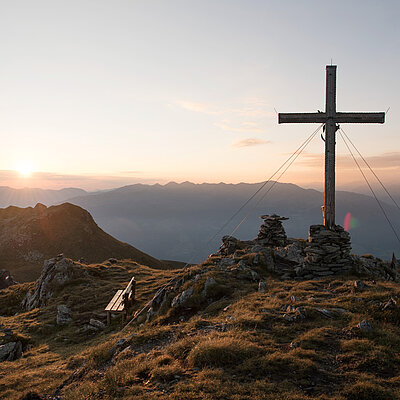 Gipfelkreuz auf dem Wimbachkof besuchen im Wanderurlaub im Zillertal