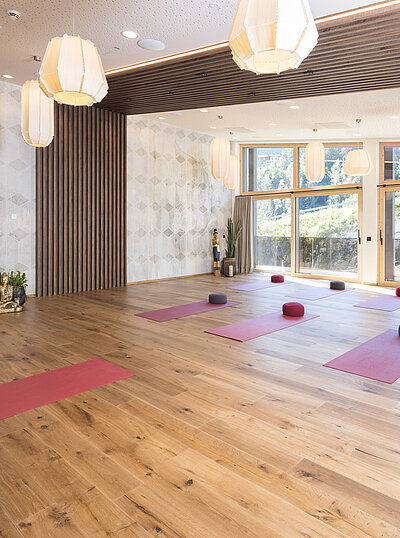 Yoga im Energieraum im Yogahotel Österreich STOCK resort