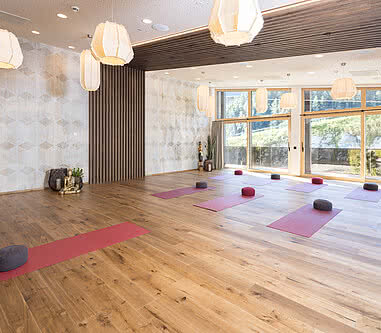 Yoga im Energieraum im Yogahotel Österreich STOCK resort