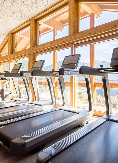 Laufbänder im Sporthotel STOCK resort mit Fitnessstudio