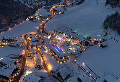 Aussenansicht von dem 5 Sterne Wellnesshotel Österreich STOCK resort