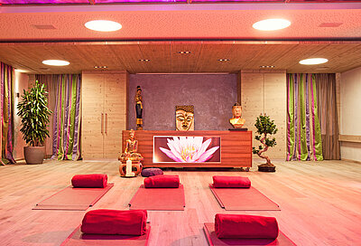 Yoga im Energieraum im STOCK resort