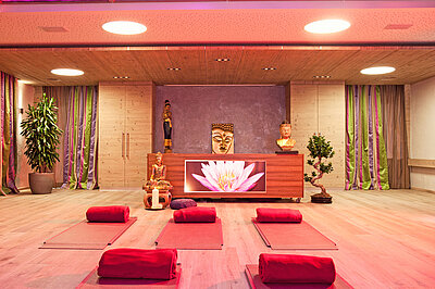 Yoga im Energieraum im STOCK resort