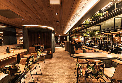 Bar & Smokers Lounge im Luxushotel Zillertal STOCK resort