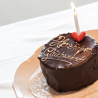 Sachertorte mit GEburtstagskerze 