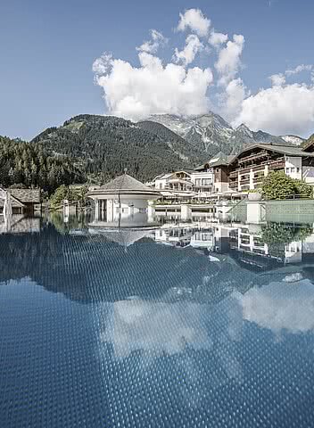 Sommer im 5 Sterne superior Wellnesshotel STOCK resort in Tirol / Finkenberg / Österreich