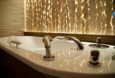 Badewanne im STOCK DIAMOND Spa im 5 Sterne Wellnesshotel mit Anwendungen