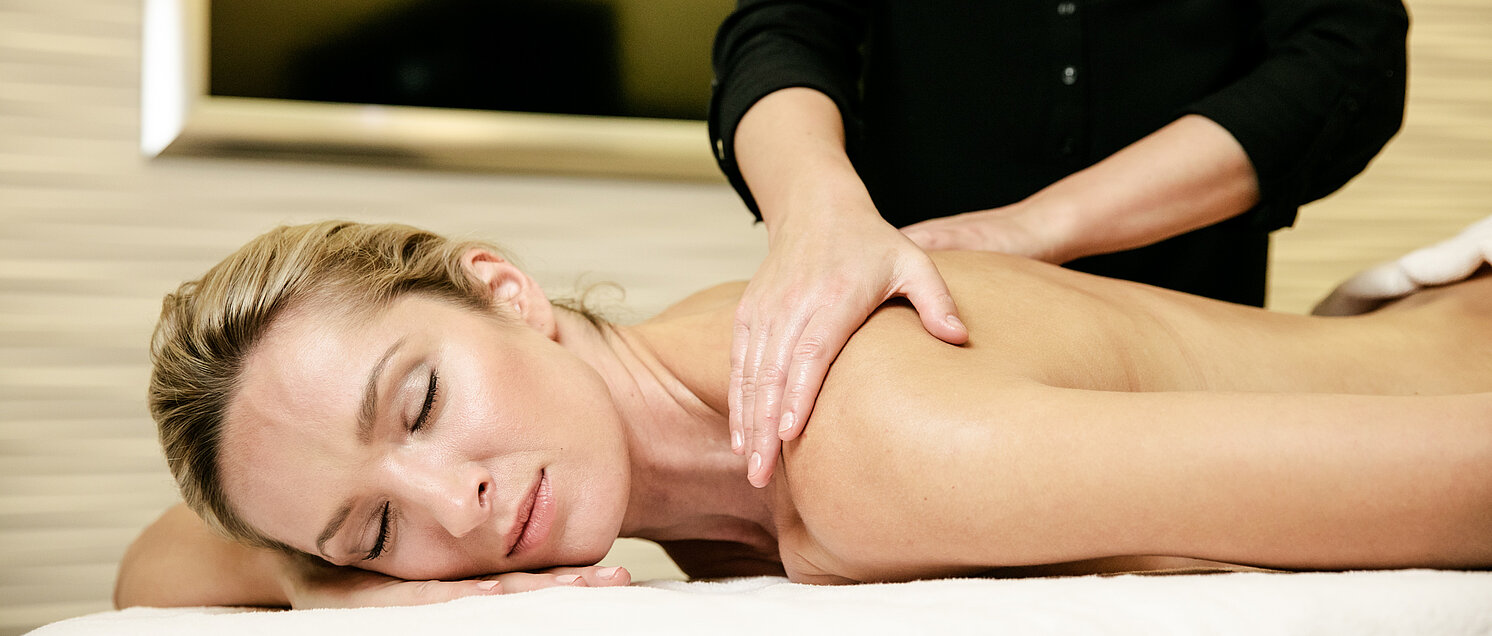Massage im 5 Sterne Wellnesshotel STOCK resort Österreich