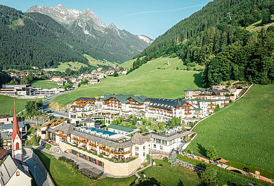 Aussenansicht vom 5 Sterne Luxushotel im Zillertal STOCK resort