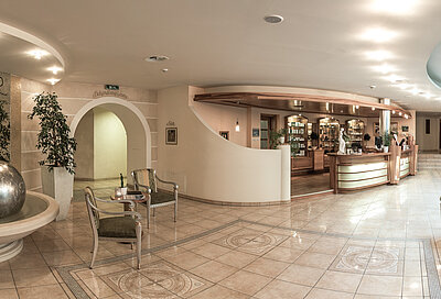 Spa Rezeption im 5 Sterne Wellnesshotel Österreich STOCK resort