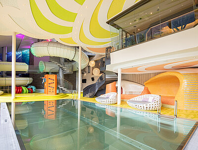 Aqua Fun Park im Familienhotel STOCK resort Österreich mit Wasserrutsche