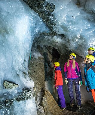 Familienausflug im Zillertal zum Natureispalast Hintertuxer Gletscher