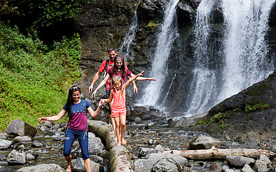 Familie im Wanderurlaub Österreich