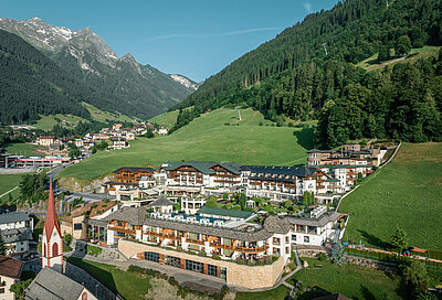 Aussenansicht vom Luxushotel im Zillertal STOCK resort