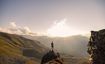 Marchkopf_22©Zillertaltourismus_PhillipGeisler Wanderer im Wanderurlaub im Zillertal