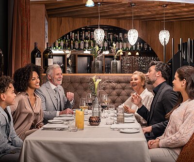 Ein Wintertag, wie er schöner nicht sein könnte ️ Vom vitalen Frühstück, über aktive Stunden im Schnee und Spiel & Spaß im Action Park, bis hin zum genussvollen Abendessen - jeder Moment erzählt...