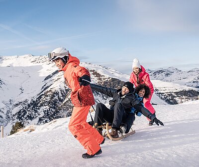 Ein Wintertag, wie er schöner nicht sein könnte ️ Vom vitalen Frühstück, über aktive Stunden im Schnee und Spiel & Spaß im Action Park, bis hin zum genussvollen Abendessen - jeder Moment erzählt...